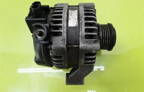 Volvo S40 Generator/alternator 3M5T10300UA