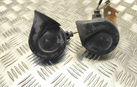 Volkswagen PASSAT B6 Horn signal A28657625