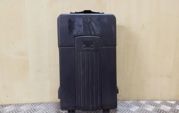 Volkswagen PASSAT B7 Battery box tray cover/lid 3C0915443A