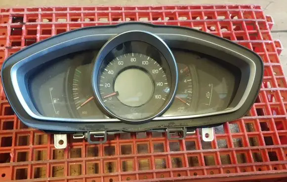 Volvo V40 Speedometer (instrument cluster) 31314484