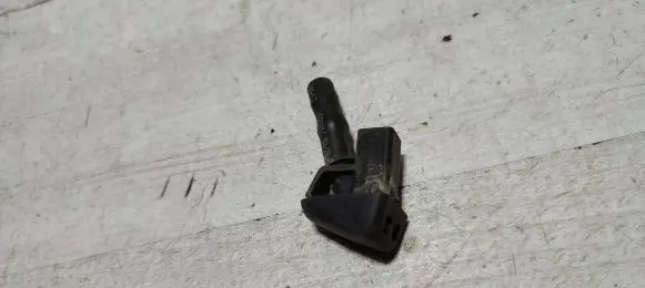 Volvo V40 Windshield washer spray nozzle 7771
