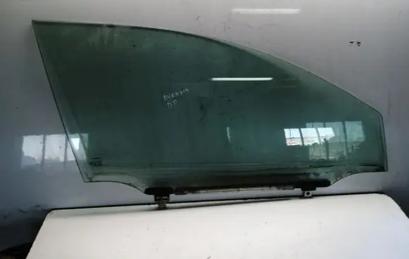 Toyota Avensis T250 Front door window glass four-door 43R00050