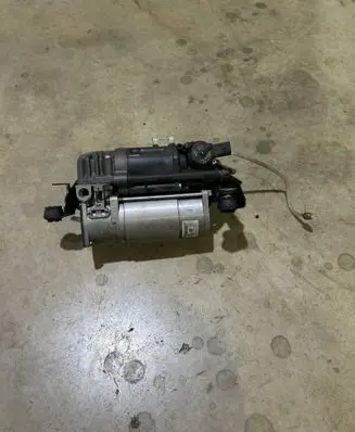 Mercedes-Benz E AMG W212 Air suspension compressor/pump A2123200404