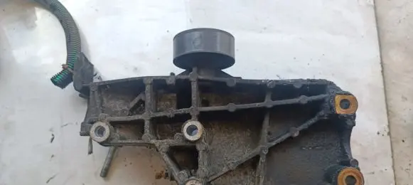 Nissan Almera Tino Engine mounting bracket 55197248