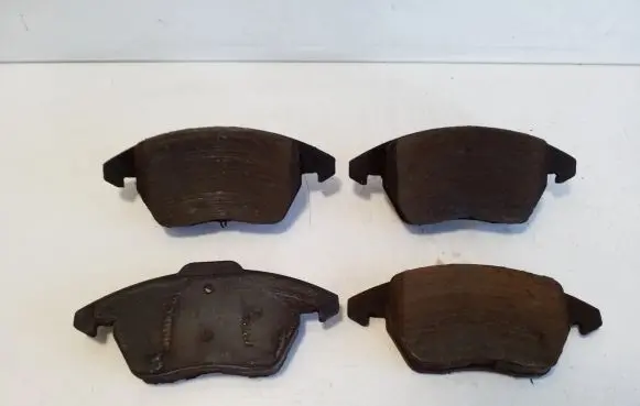 Volkswagen Golf Plus Brake pads (front) 101441139