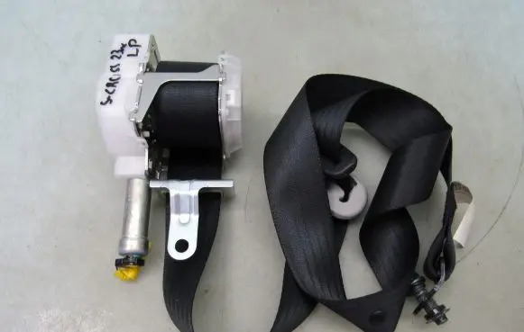 Suzuki SX4 S-Cross Front seatbelt N088701