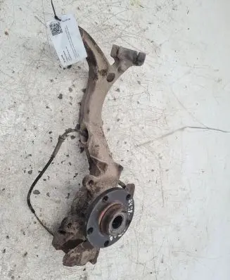 Audi A4 S4 B5 8D Front wheel hub
