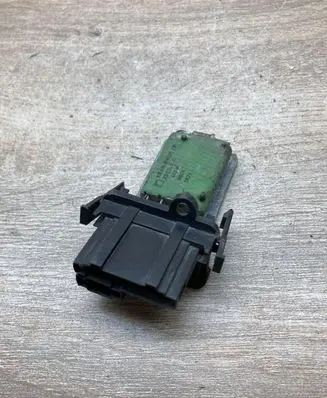 Volkswagen Golf III Heater blower motor/fan resistor 1H0959263 881051771