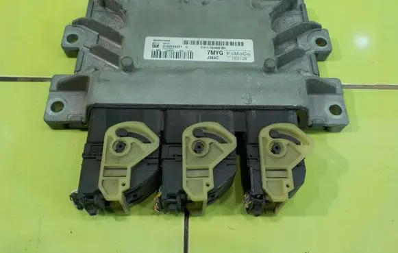 Land Rover Freelander 2 - LR2 Engine control unit/module CV1112A650BG