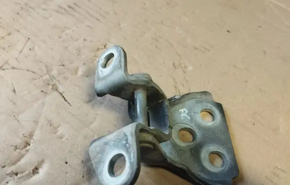 Lincoln Navigator Front door lower hinge 