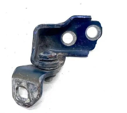 Ford Fusion II Front door lower hinge P001A