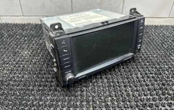 Radio/CD/DVD/GPS head unit