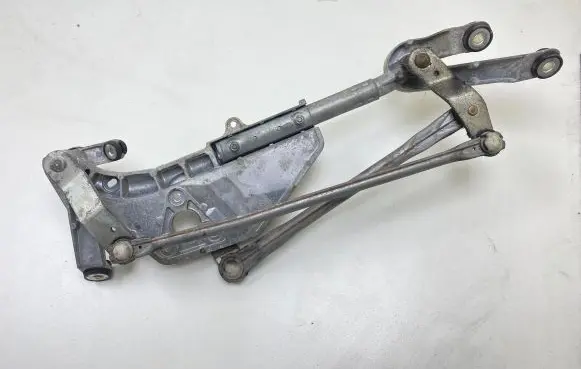 Honda CR-V Front wiper linkage 