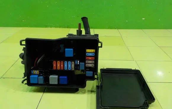 Renault Trafic III (X82) Fuse box set 93452999 XP65