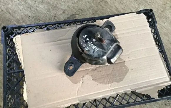 Subaru Forester SH Engine mount bracket 41022AG111