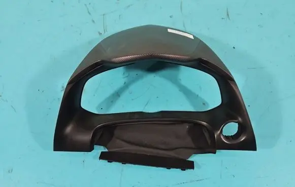 Center/middle under tray cover