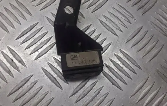 Opel Insignia A Front height sensor lever 13240108