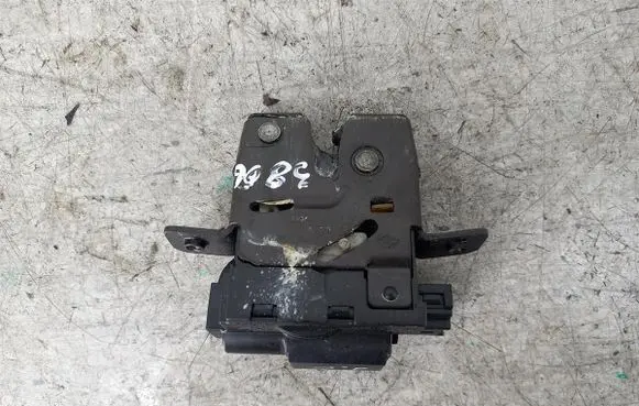 Nissan Primera Tailgate lock latch 90502AV720