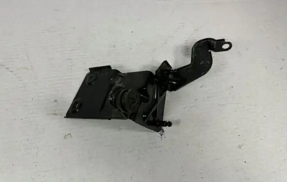 Seat Leon (5F) ABS pump bracket 