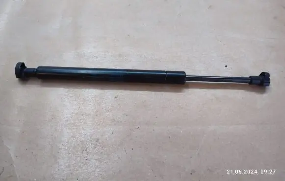 Volkswagen Touareg I Tailgate/trunk strut/damper 7L6845587