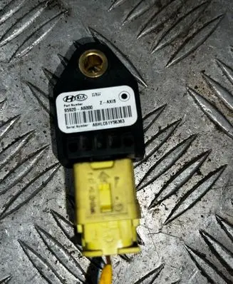 Hyundai i30 Airbag deployment crash/impact sensor 95920A6000 A6CLC61Y56363