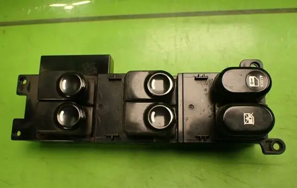 Hyundai i30 Quarter vent window switch 935702L010