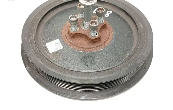 Volvo V40 Crankshaft pulley 31359414