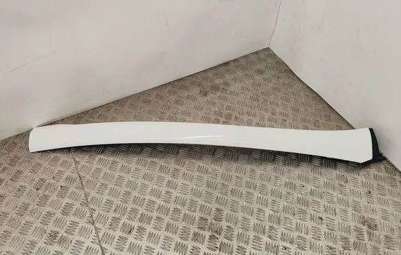 Opel Zafira C Windshield trim 39027687