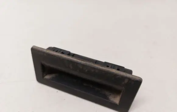 Volkswagen Tiguan Tailgate opening switch 3V0827566