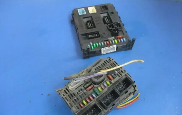 Citroen C4 I Fuse box set 9657718780