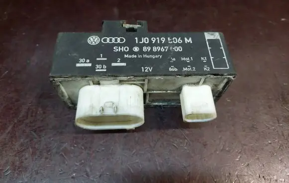 Volkswagen Golf IV Coolant fan relay 1J0919506M 898967000