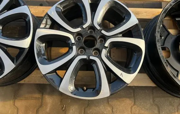 Citroen C4 II Picasso R17 alloy rim 9816966377