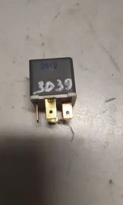 Volkswagen PASSAT B5.5 Other relay 141951253B 4RA003510