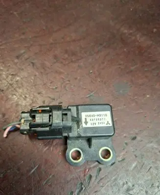 Hyundai Santa Fe Airbag deployment crash/impact sensor 95640M3110 X2T25271