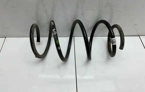 Volkswagen Golf VII Front coil spring