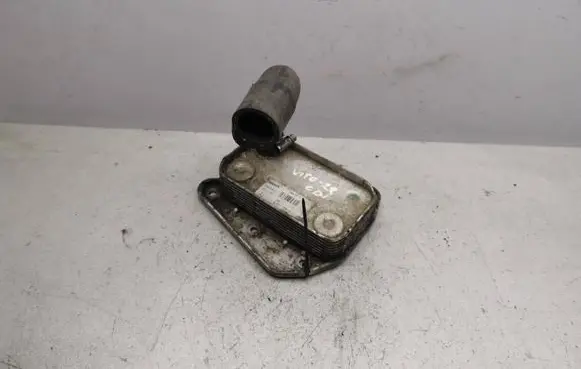 Mercedes-Benz C W203 Oil filter mounting bracket A6111880301