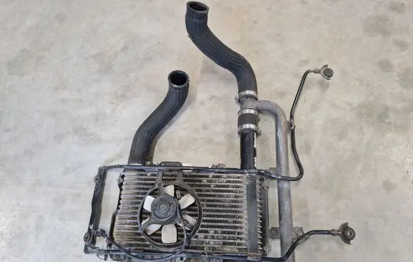 Mitsubishi Pajero Sport I Intercooler air channel guide 