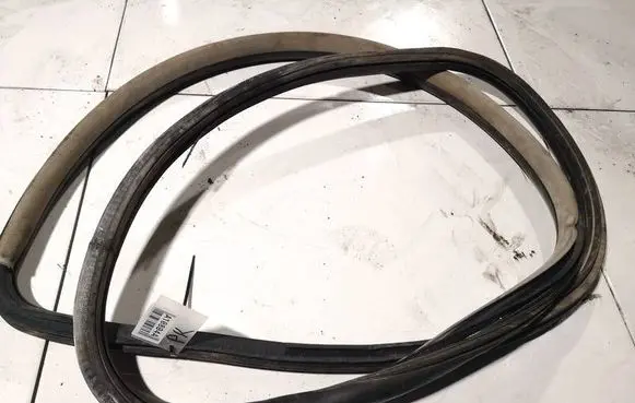 Volkswagen Bora Rubber seal front coupe door 