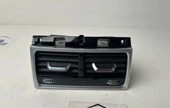 BMW 7 G11 G12 Dash center air vent grill 930174512
