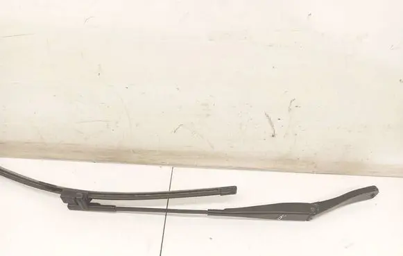 Opel Astra H Front wiper blade arm 13111219