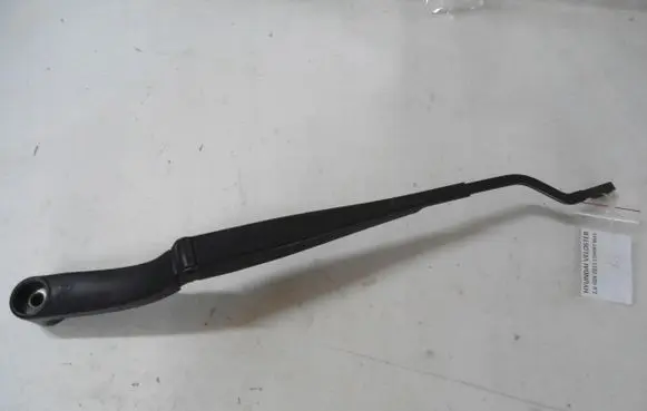 Hyundai Veloster Front wiper blade arm