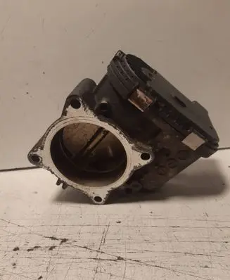 Volvo V70 Throttle valve 8677866 01N135