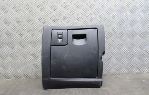 Peugeot 407 Glove box