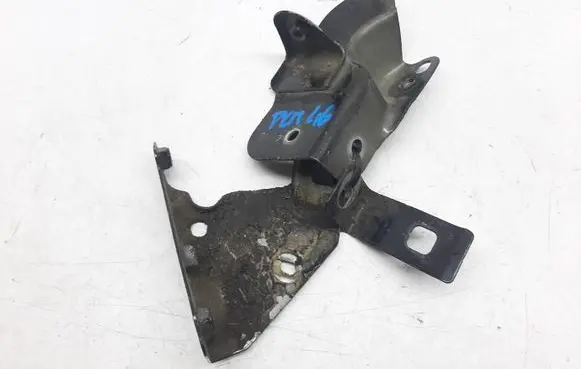Volkswagen Touareg I Fender mounting bracket 7L6805373