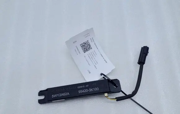 Hyundai Genesis Aerial antenna amplifier 954203K100 5WY2A62A