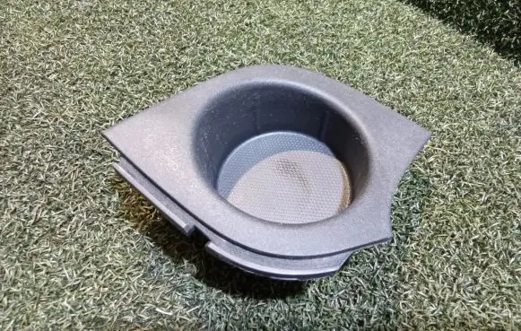 Cup holder front