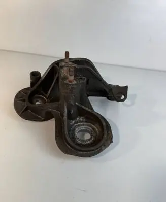 Audi A4 S4 B7 8E 8H Engine mounting bracket