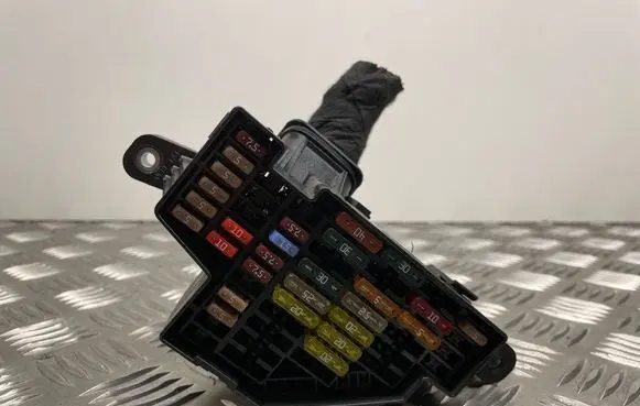 Skoda Superb B6 (3T) Fuse module