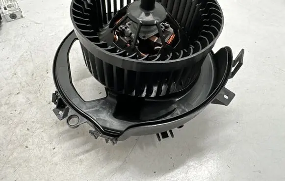 Volkswagen Golf VIII Heater fan/blower 0T78694CA