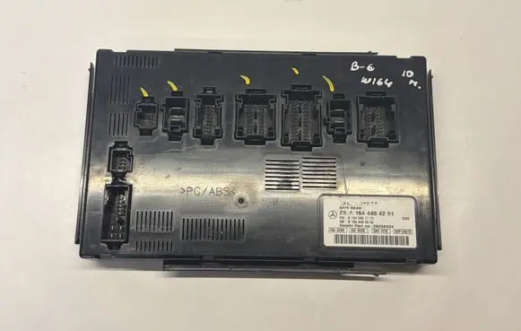 Mercedes-Benz ML W164 SAM control unit A1644404201 A1644424000 A1645457116